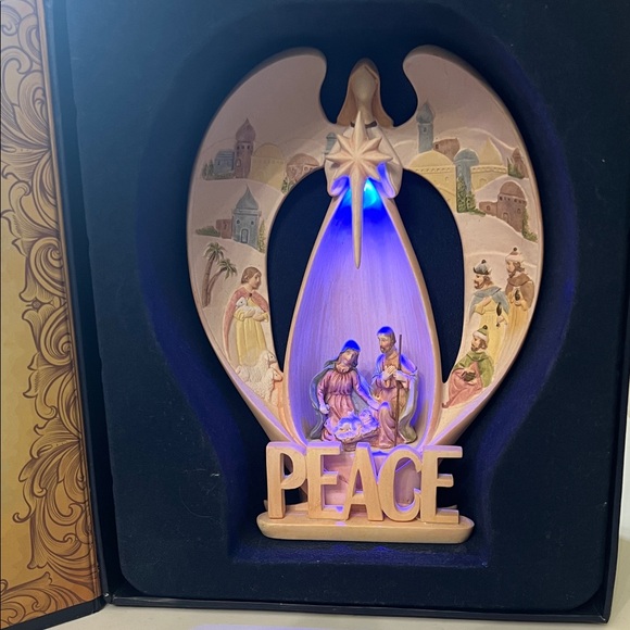 Peace Nativity Scene LED Light Decor - Picture 3 of 8